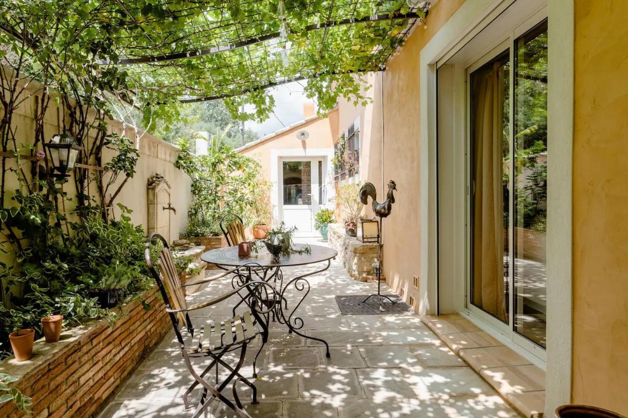 Agreable Chambre D'Hotes Avec Piscine Acomodação com café da manhã Le Beausset Exterior foto
