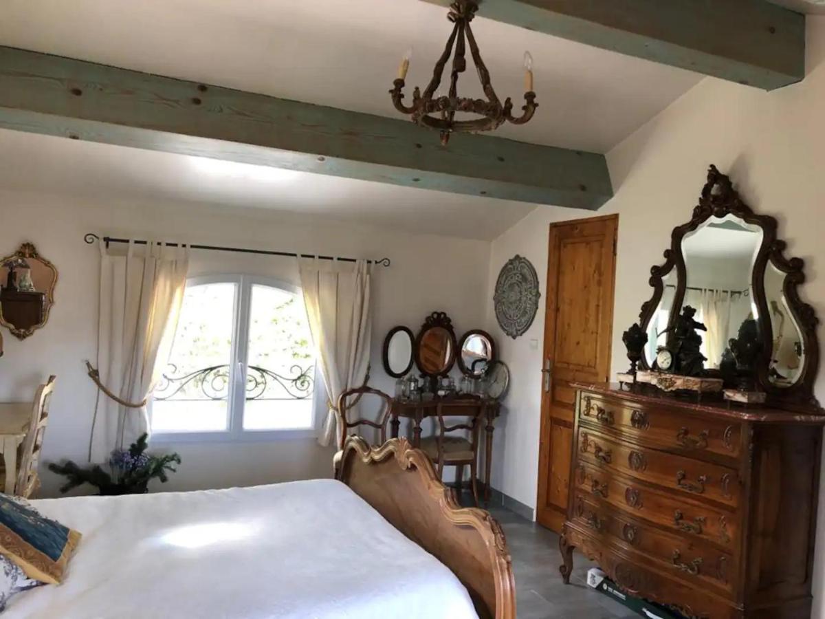 Agreable Chambre D'Hotes Avec Piscine Acomodação com café da manhã Le Beausset Exterior foto