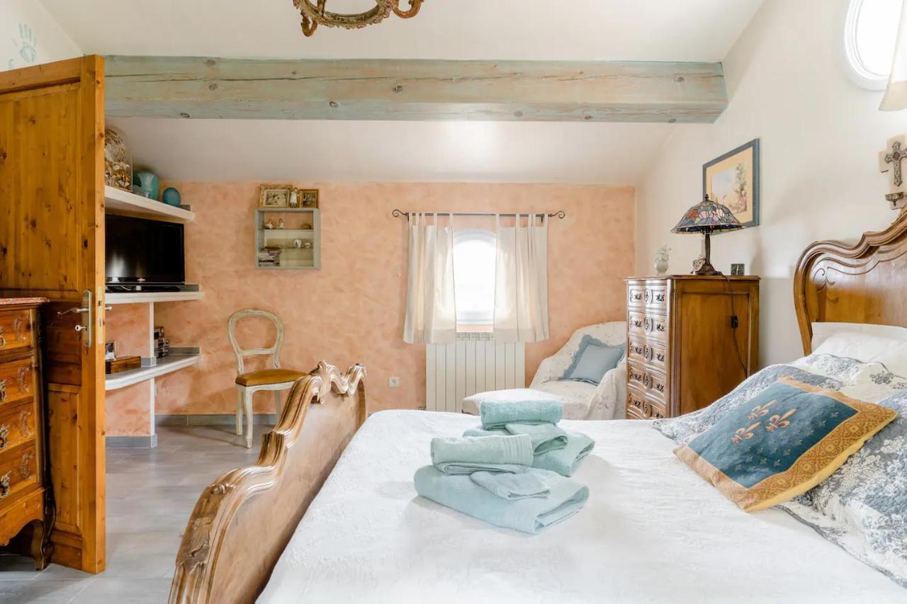 Agreable Chambre D'Hotes Avec Piscine Acomodação com café da manhã Le Beausset Exterior foto